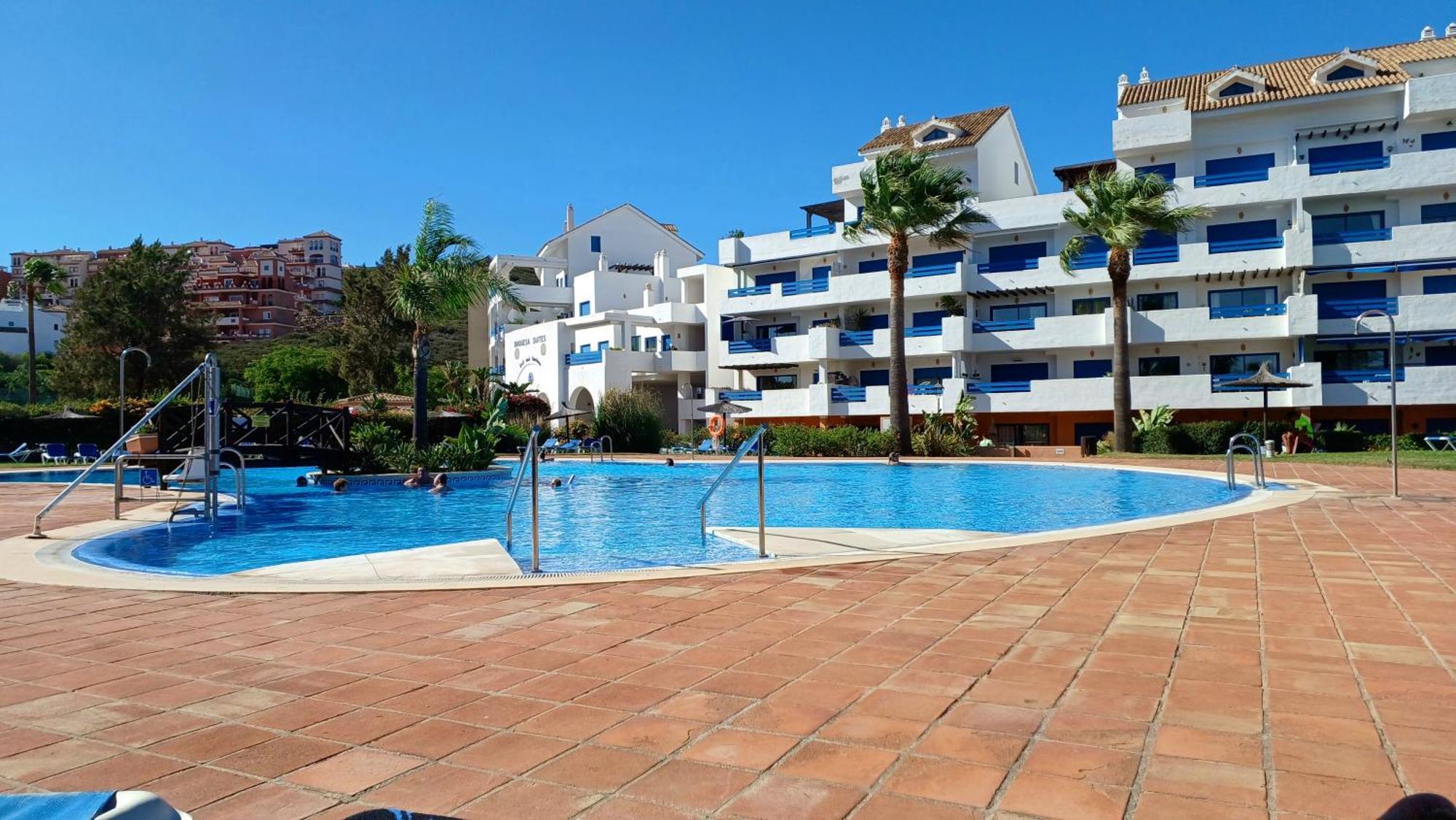 Residencial La Duquesa Suites Golf & Gardens Сан-Луис-де-Сабинильяс Экстерьер фото